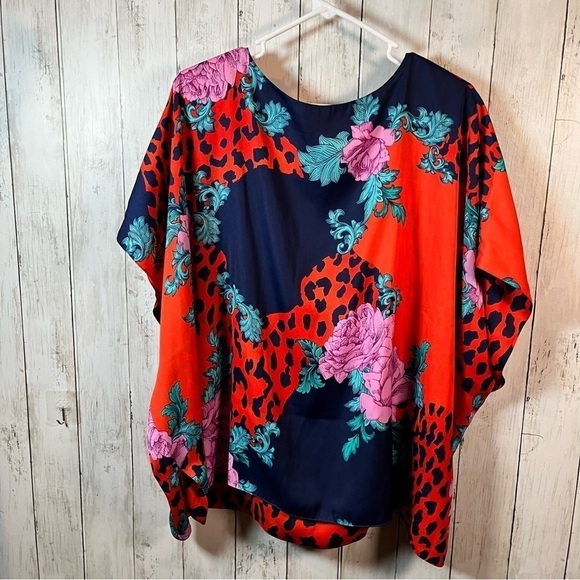 Reversible flowy blouse. Red, blue , pink and green top - Picture 5 of 7